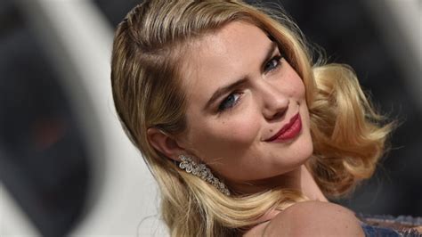 kate uptontopless|Kate Upton Wows Fans With Naked Flashback Friday Photo.